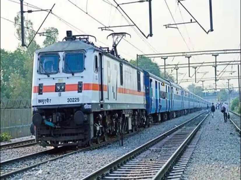 বড় বিপদ থেকে রক্ষা তিস্তা তোর্সা এক্সপ্রেস