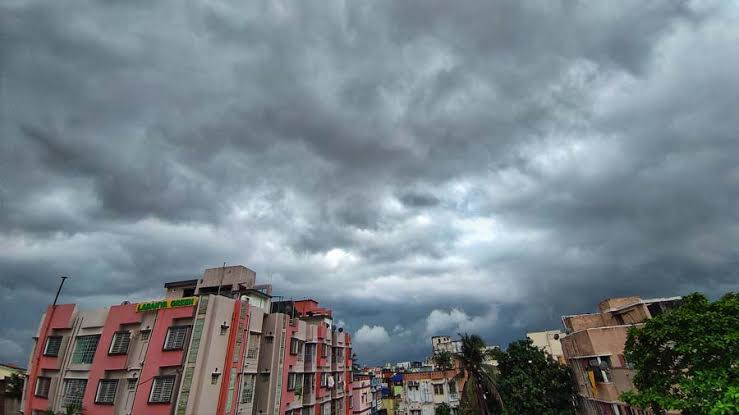 তৈরি হচ্ছে  ঘূর্ণাবর্ত, টানা  চলবে দুর্যোগ
