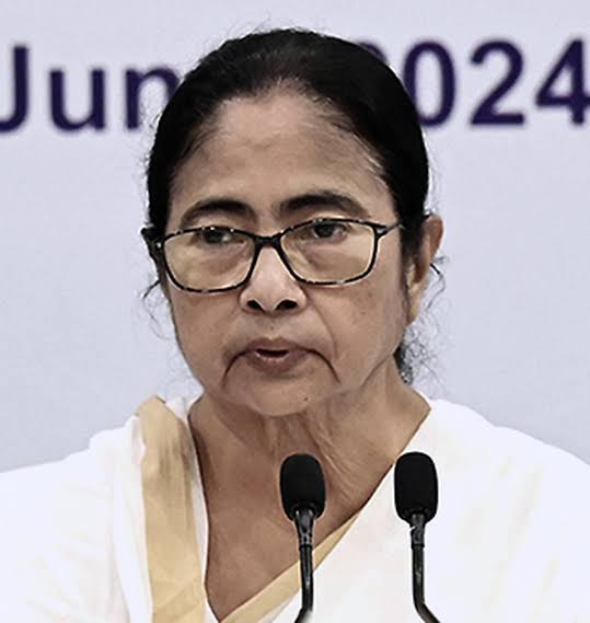 ‘আমি যেদিন নিজে মনে করব, সেদিনই হঠাতে পারবেন আমাকে’ চ্যালেঞ্জ মমতার।