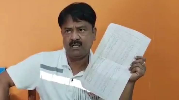 ভোটার লিস্টে নাম নেই বাবার ! ক্ষিপ্ত বিধায়ক।