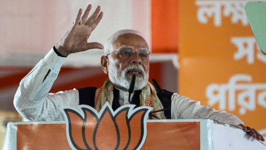 পার্থ, জ্যোতিপ্রিয়দের উদাহরণ টেনে সংবিধান সংশোধনী বিল নিয়ে তৃণমূলকে খোঁচা মোদির