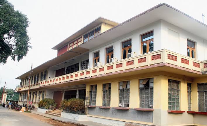 রবীন্দ্রনাথ ঠাকুরের বিশ্বভারতীতে পড়তে চায়না ছাত্র-ছাত্রীরা! কেন এমন সিদ্ধান্ত?